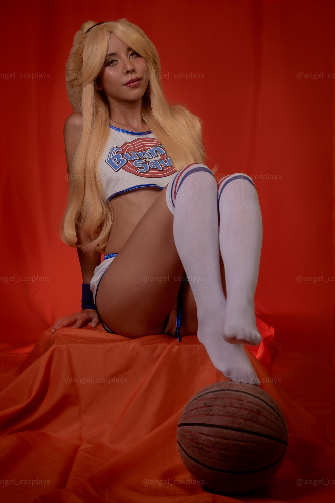 COSPLAY LOLA BUNNY